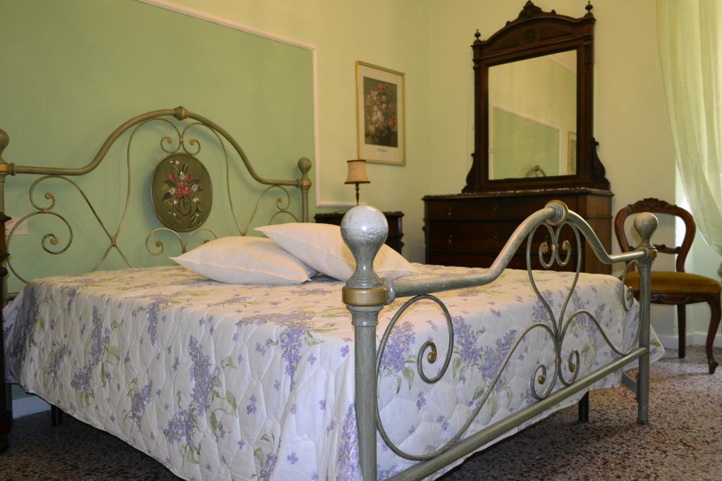 Corte Palazzo Picedi Benettini Sarzana Værelse billede